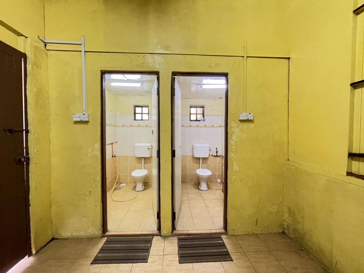 Aiza Homestay Opposite Abang Strawberry Taman Sedia Tanah Rata Kültér fotó