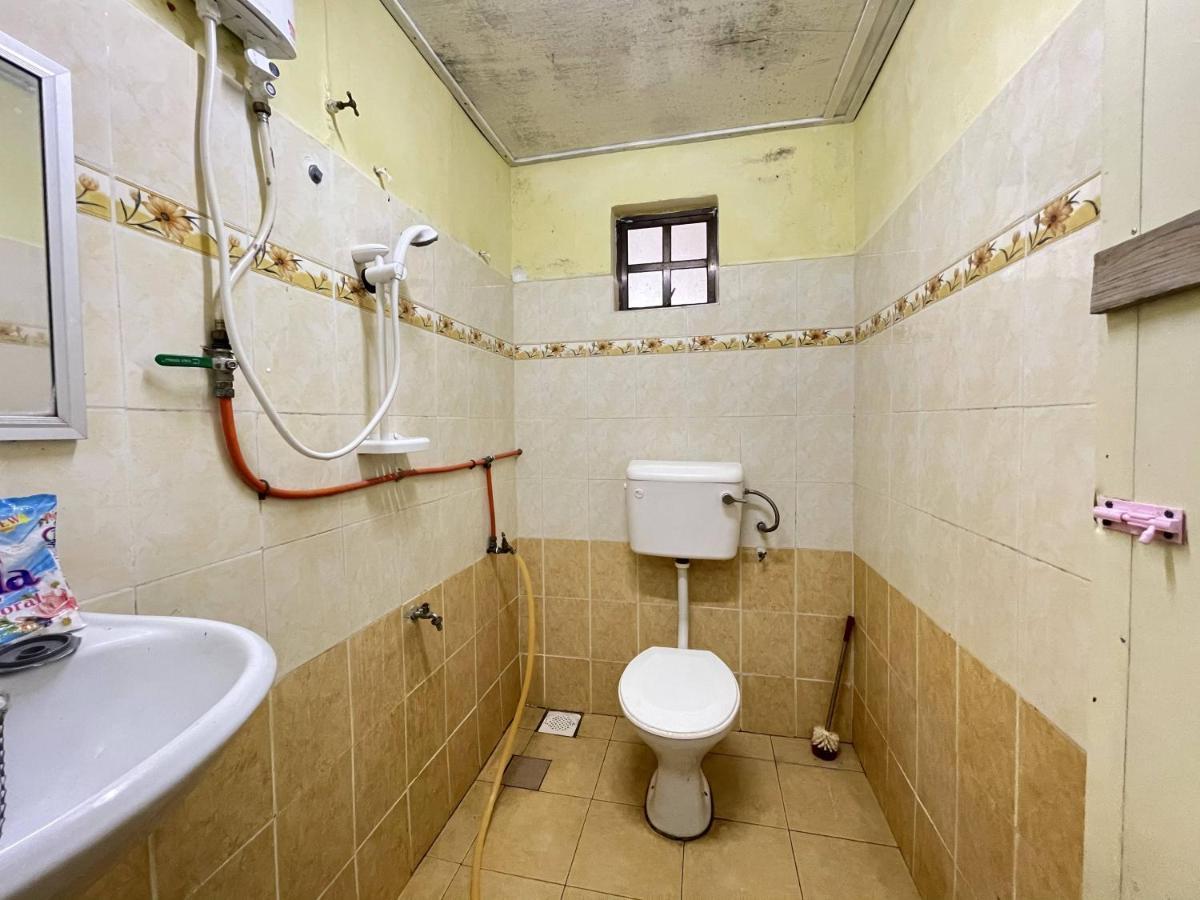 Aiza Homestay Opposite Abang Strawberry Taman Sedia Tanah Rata Kültér fotó