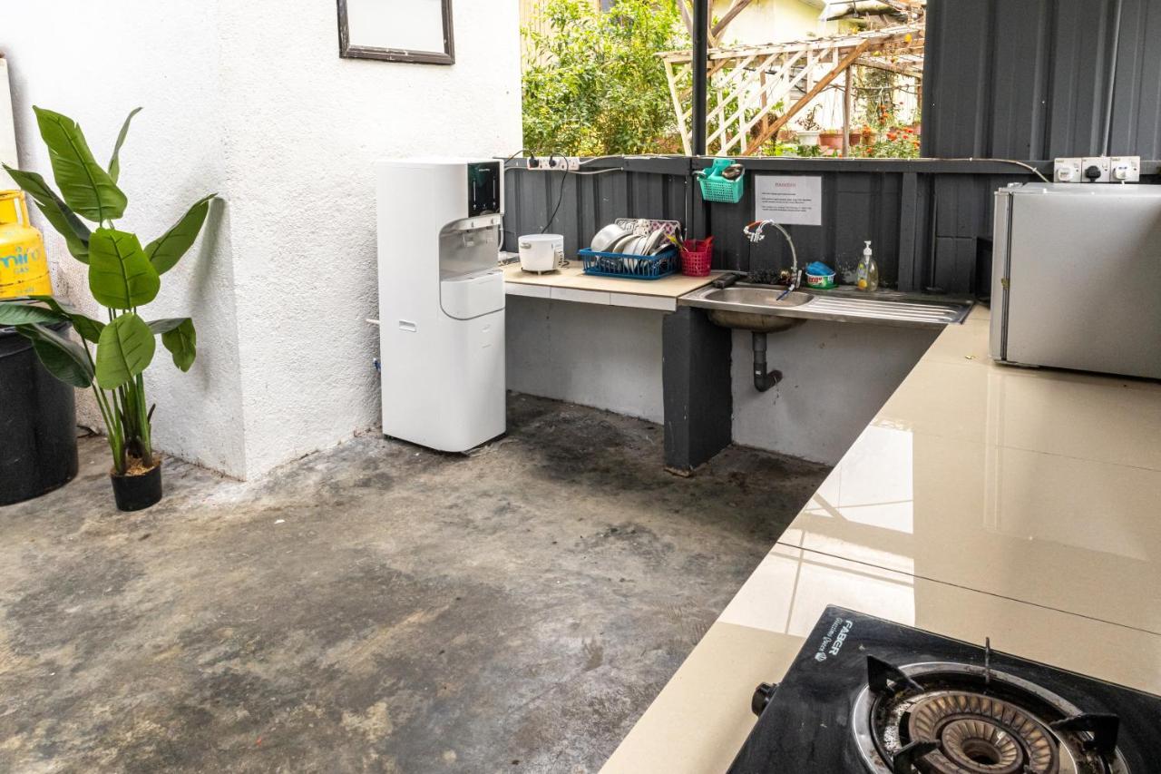 Aiza Homestay Opposite Abang Strawberry Taman Sedia Tanah Rata Kültér fotó