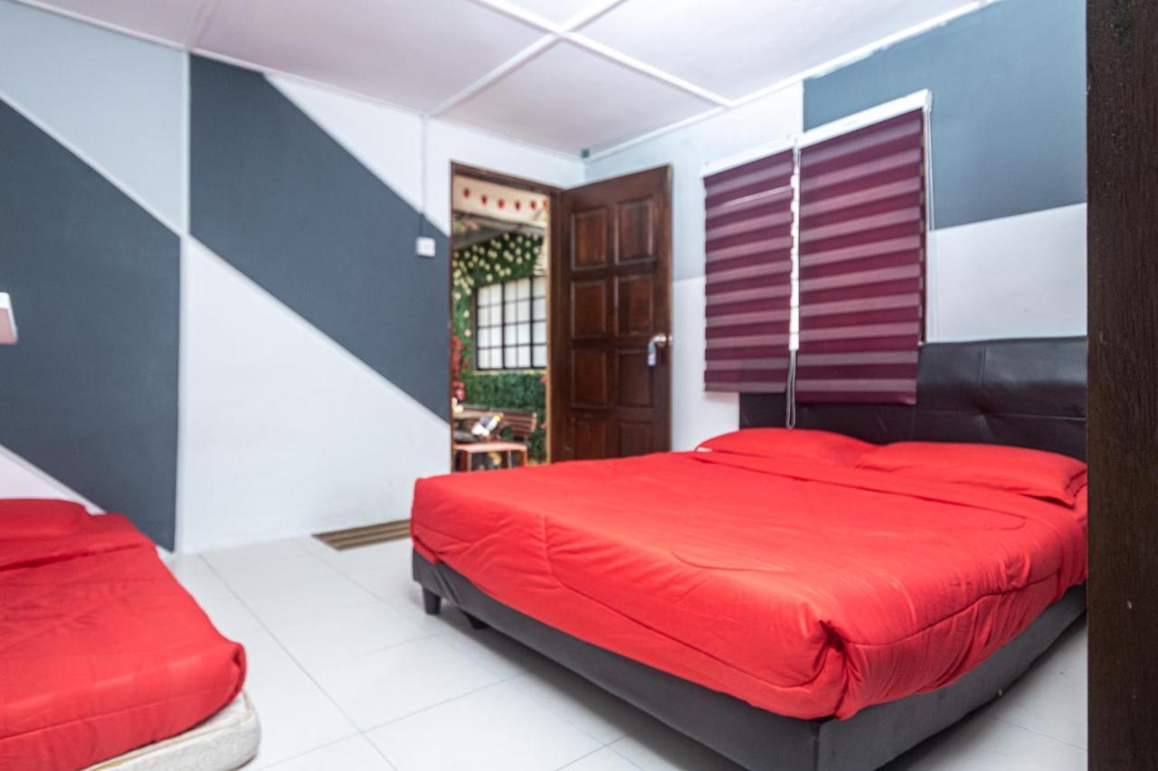 Aiza Homestay Opposite Abang Strawberry Taman Sedia Tanah Rata Kültér fotó