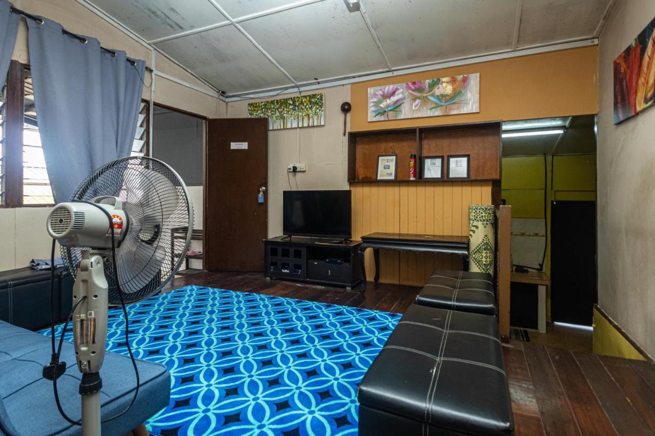 Aiza Homestay Opposite Abang Strawberry Taman Sedia Tanah Rata Kültér fotó