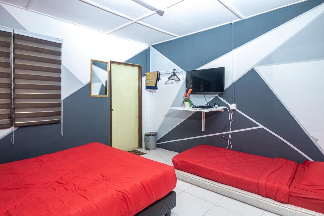 Aiza Homestay Opposite Abang Strawberry Taman Sedia Tanah Rata Kültér fotó