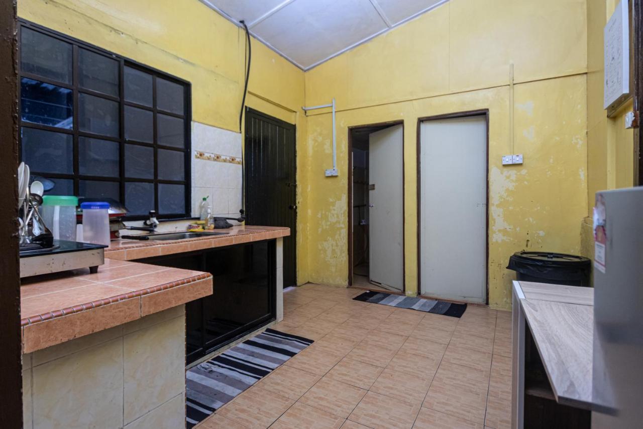 Aiza Homestay Opposite Abang Strawberry Taman Sedia Tanah Rata Kültér fotó